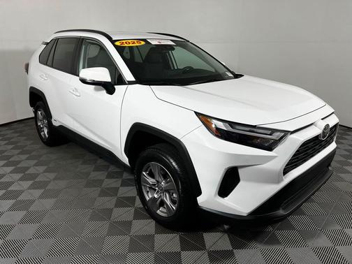 Ice Cap 2025 Toyota RAV4 Hybrid XLE