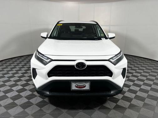 Ice Cap 2024 Toyota RAV4 XLE