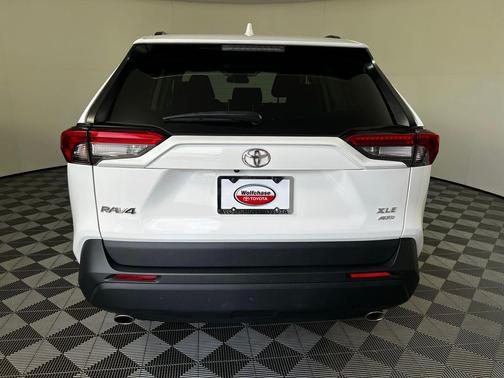 Ice Cap 2024 Toyota RAV4 XLE