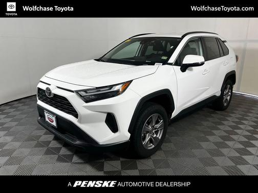Ice Cap 2024 Toyota RAV4 XLE