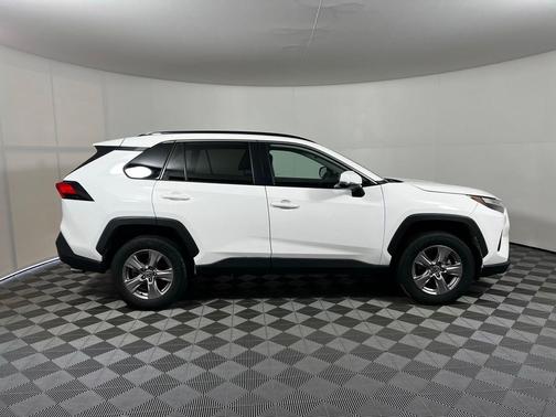 Ice Cap 2024 Toyota RAV4 XLE
