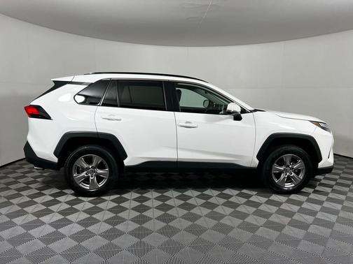 Ice Cap 2024 Toyota RAV4 XLE