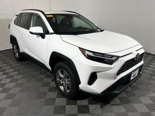 Ice Cap 2024 Toyota RAV4 XLE