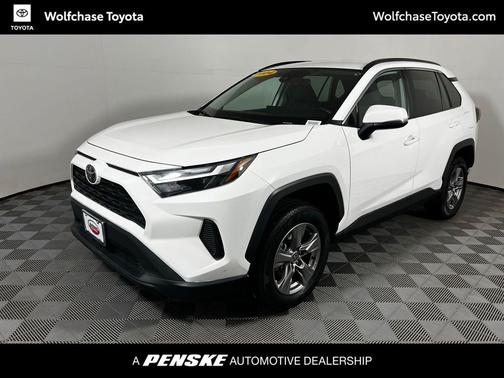 Ice Cap 2024 Toyota RAV4 XLE