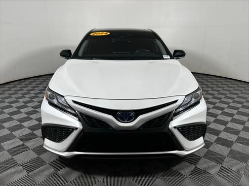 2024 Toyota Camry Hybrid SE