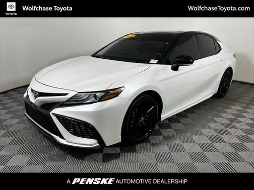 2024 Toyota Camry Hybrid SE