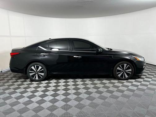 Super Black 2022 Nissan Altima 2.5 SL