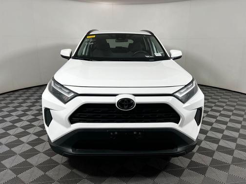 Ice Cap 2024 Toyota RAV4 XLE
