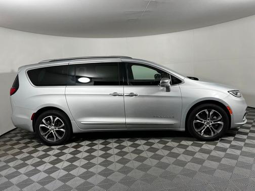 Silver Mist Clearcoat 2022 Chrysler Pacifica L