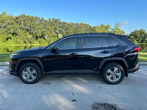 2025 Toyota RAV4 Hybrid LE