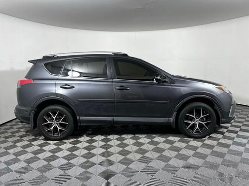2016 Toyota RAV4 SE