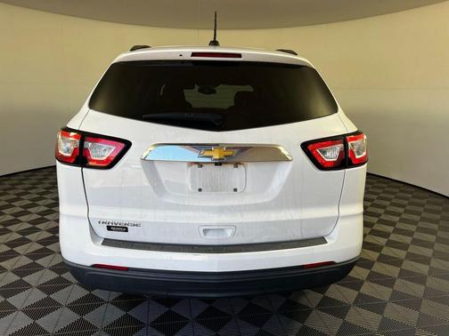 Summit White 2017 Chevrolet Traverse LS