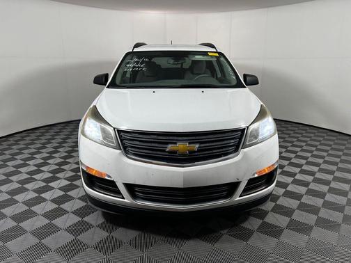 Summit White 2017 Chevrolet Traverse LS