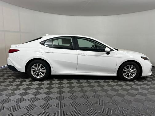 Ice Cap 2025 Toyota Camry LE