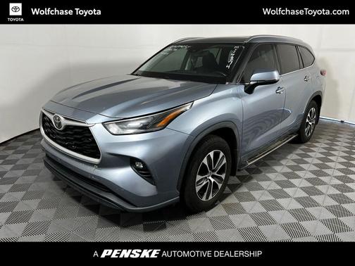 Moon Dust 2021 Toyota Highlander XLE