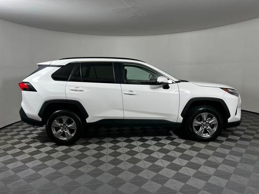 Ice Cap 2024 Toyota RAV4 XLE