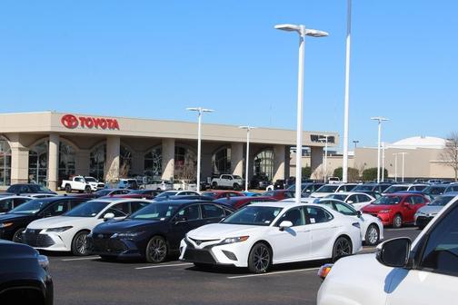 Photo 3 of 21 of 2021 Toyota RAV4 LE