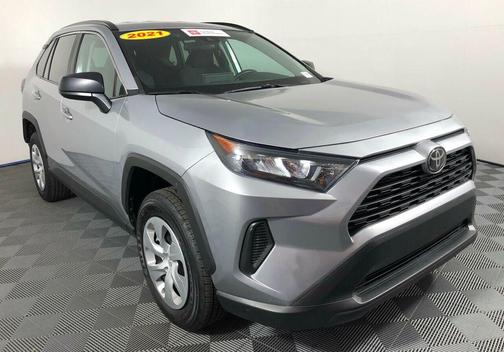Photo 3 of 43 of 2021 Toyota RAV4 LE