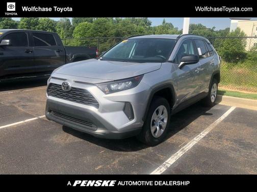 Photo 1 of 21 of 2021 Toyota RAV4 LE