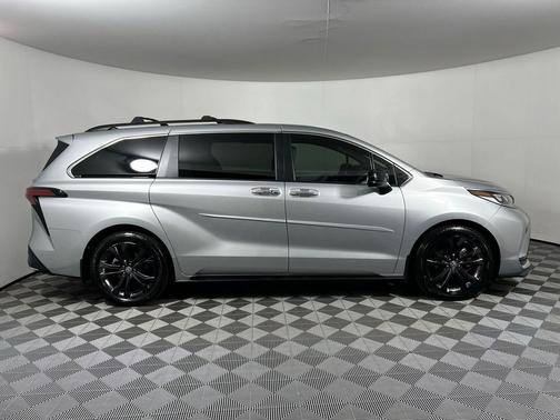 2024 Toyota Sienna XSE 7 Passenger