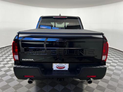 Crystal Black Pearl 2024 Honda Ridgeline RTL