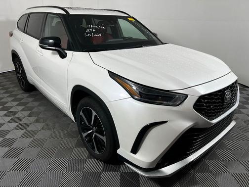 Blizzard Pearl 2021 Toyota Highlander XSE