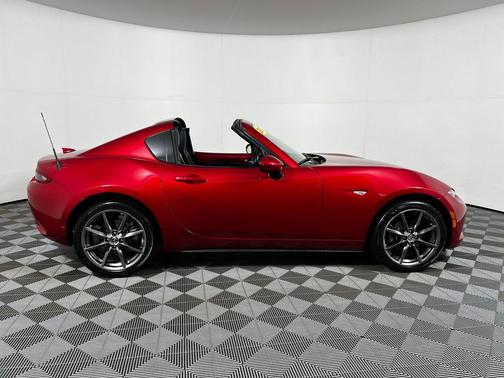 Soul Red Metallic 2017 Mazda MX-5 Miata RF Grand Touring