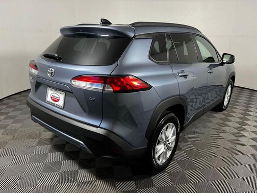 2025 Toyota Corolla Cross LE
