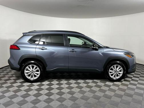 2025 Toyota Corolla Cross LE