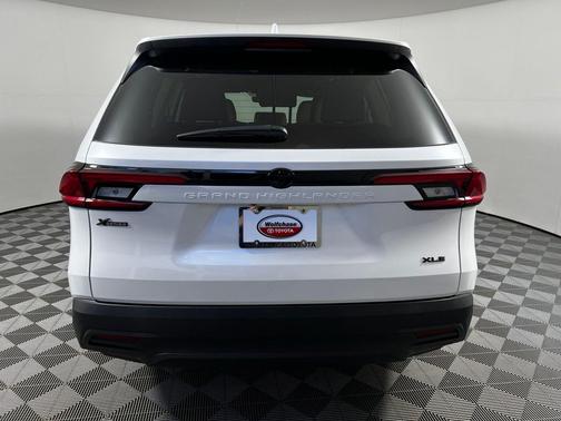 Wind Chill Pearl 2026 Toyota Grand Highlander XLE