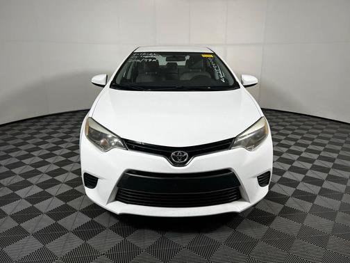 Super White 2016 Toyota Corolla LE