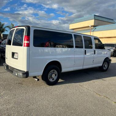 Summit White 2017 Chevrolet Express 3500 LT