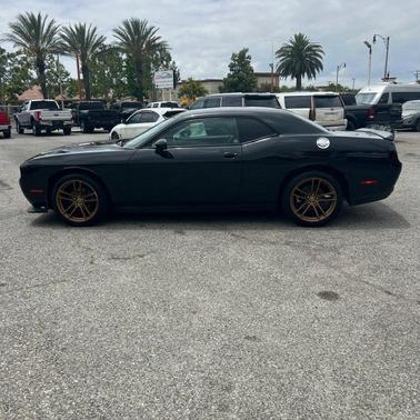 Pitch Black Clearcoat 2017 Dodge Challenger SXT