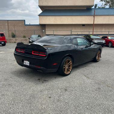 Pitch Black Clearcoat 2017 Dodge Challenger SXT