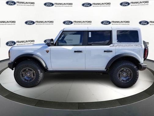 Oxford White 2025 Ford Bronco Badlands
