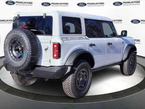 Oxford White 2025 Ford Bronco Badlands