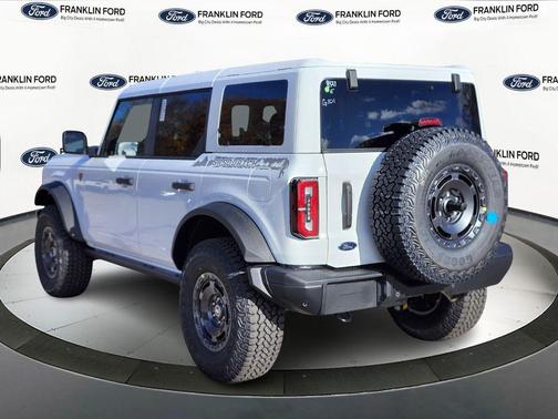 Oxford White 2025 Ford Bronco Badlands