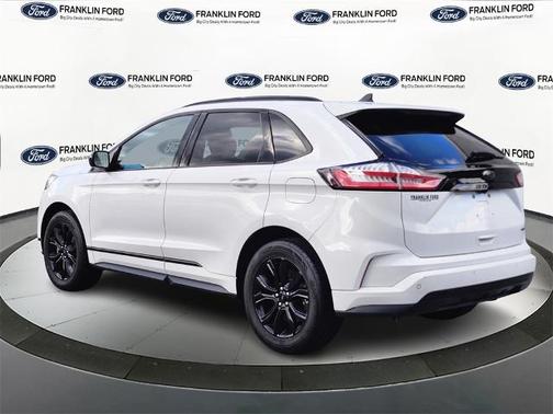 2022 Ford Edge SE