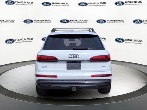 Glacier White Metallic 2023 Audi Q7 55 Premium Plus