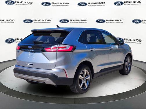 Iconic Silver Metallic 2022 Ford Edge SEL