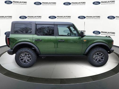 Eruption Green Metallic 2025 Ford Bronco Badlands