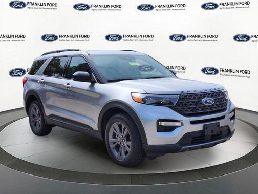 Iconic Silver Metallic 2023 Ford Explorer XLT