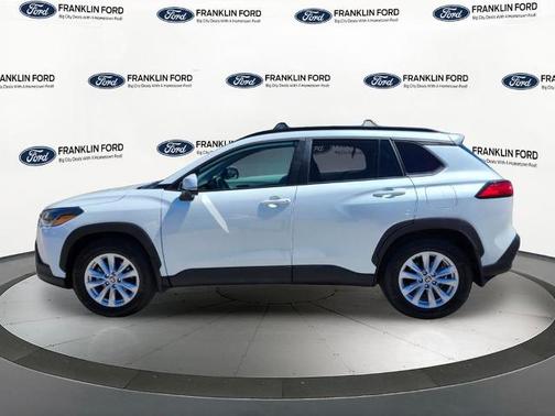 Pearl 2022 Toyota Corolla Cross LE