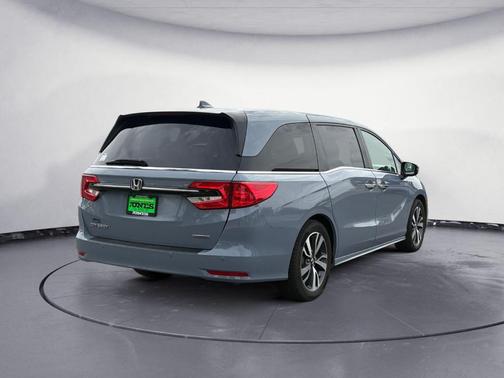 Sonic Gray Pearl 2023 Honda Odyssey Touring