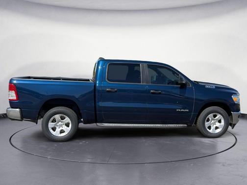 Patriot Blue Pearlcoat 2024 RAM 1500 Big Horn/Lone Star
