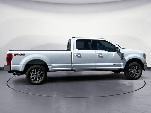 Oxford White 2022 Ford F-250 Lariat