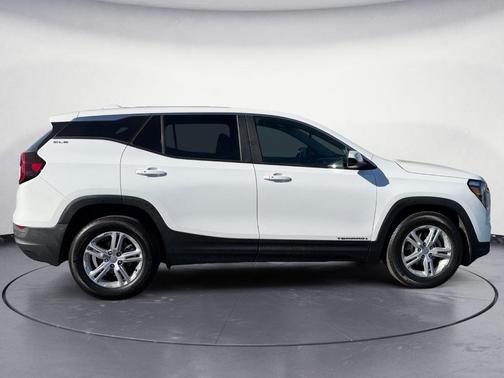 Summit White 2024 GMC Terrain SLE
