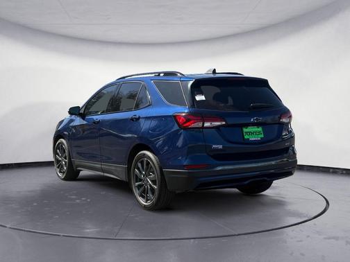Blue Glow Metallic 2022 Chevrolet Equinox RS