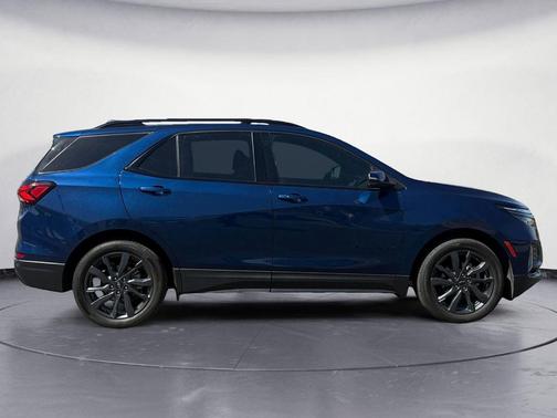 Blue Glow Metallic 2022 Chevrolet Equinox RS