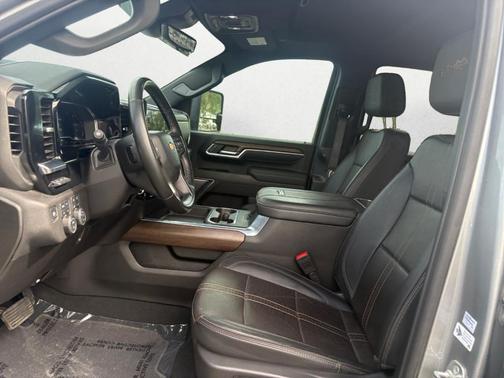 Sterling Gray Metallic 2025 Chevrolet Silverado 2500 High Country